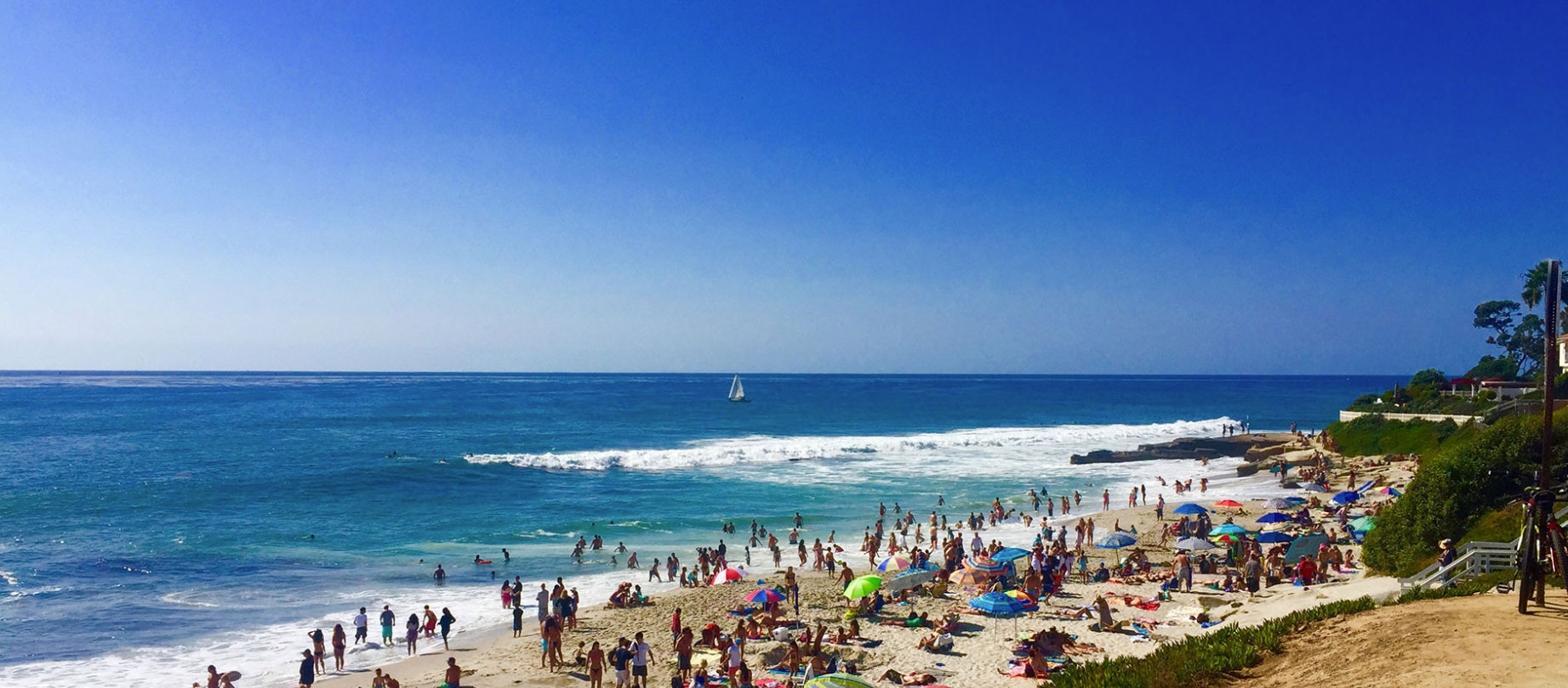 Ocean landscape with many people